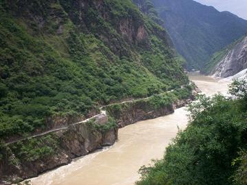 view from the road at the tiger leaping gorge