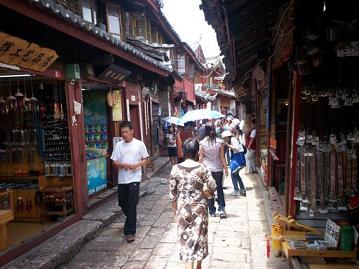narrow streets in old town Lijiang