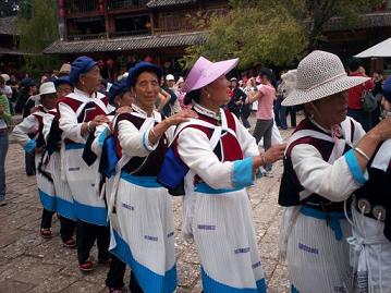 sifang street lijiang folk dancing